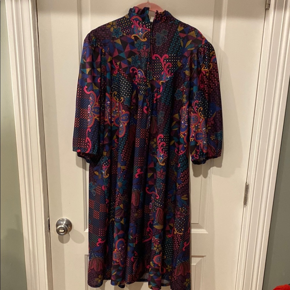 Vintage Patterned Dress - Picture 2 of 5